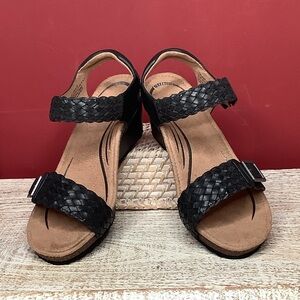 AETREX Grace Black Adjustable Woven Strap Memory Foam Arch Support Wedge Sandal
